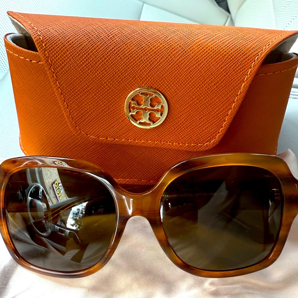 Tory Burch sunglasses!!!” 🕶️